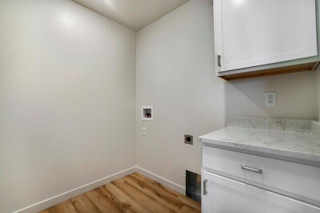 Building Photo - 392 Rock Dove Loop