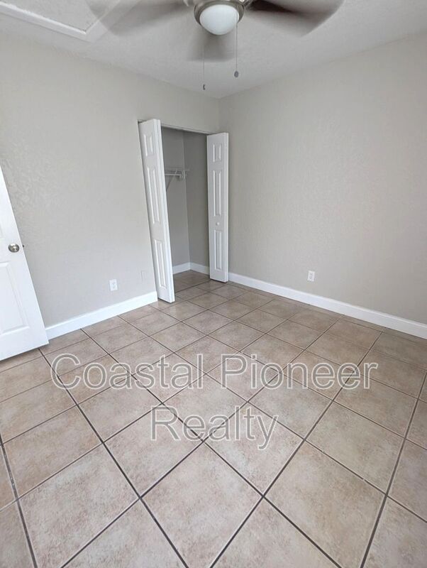 Building Photo - 5828 3rd St E