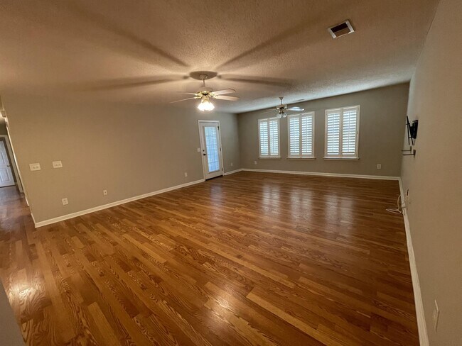 Building Photo - 2129 Sanderling Dr