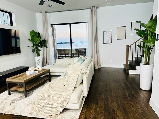 Building Photo - 512 Secretariat Dr