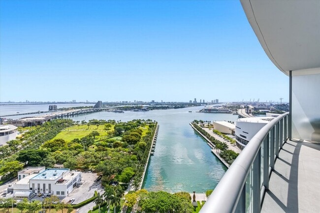Building Photo - 888 Biscayne Blvd