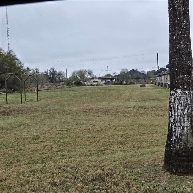 Building Photo - 14 N Alamo St