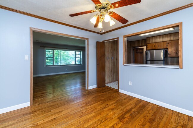 Building Photo - 102 Eastwood Dr