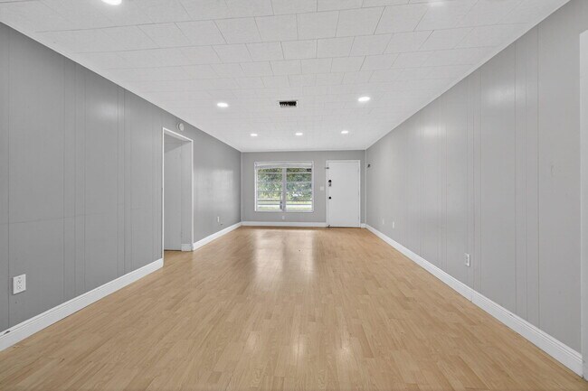 Building Photo - 6219 SW 20th Ct