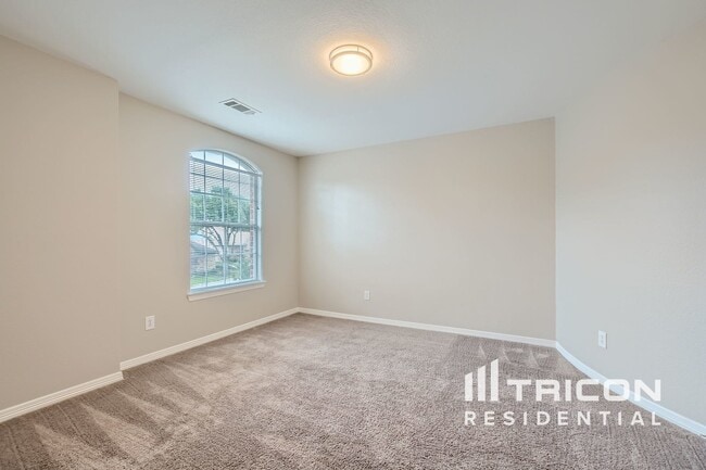 Building Photo - 122 Freedom Ct