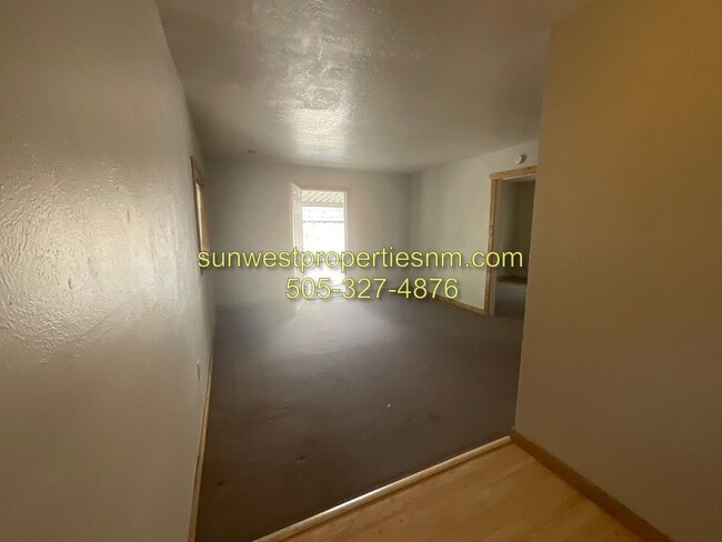 Building Photo - 2 Bedroom, 1 Bath Duplex