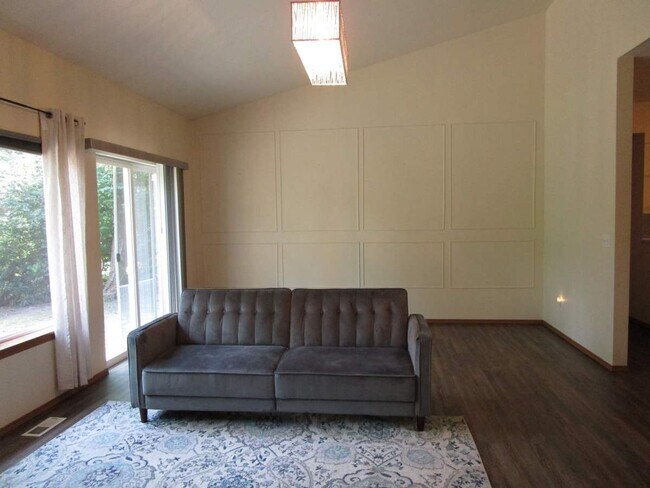 Building Photo - 3 Bedroom Home in Gig Harbor’s Minterwood