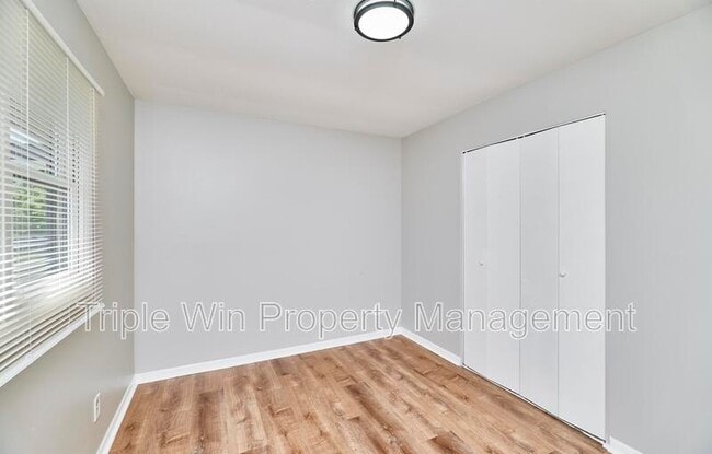 Building Photo - 10531 Fabick Dr