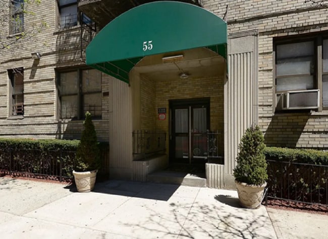 Building Photo - Spacious 1 bedroom apartment For Rent