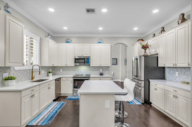 Building Photo - 4661 Manderly Dr