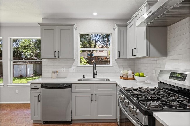 Building Photo - 9504 Sanford Dr