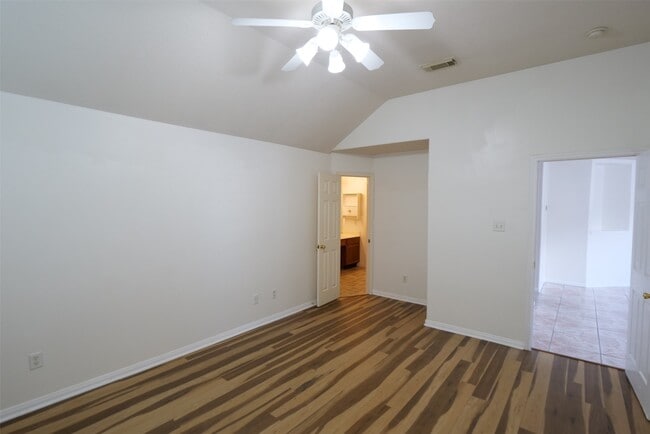 Building Photo - 5510 Bear Cave Ln