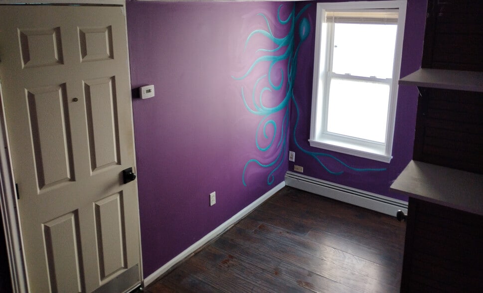 Building Photo - 213 Pleasant St