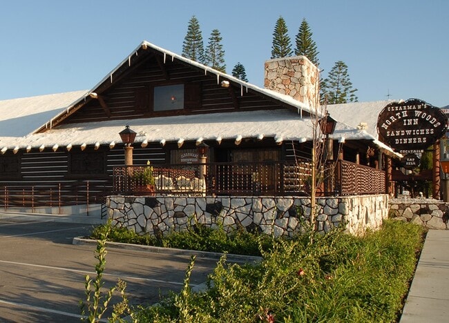 Walking distance to restaurants - 7223 Lotus Ave