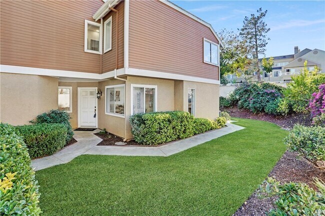 Building Photo - 1 Sandalwood