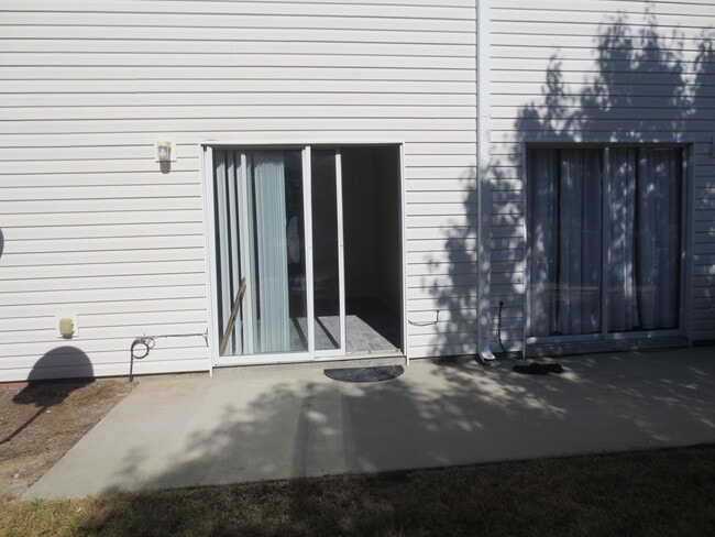 Building Photo - Beautifully Updated 3Bed/2.5Bath Townhouse in the Heart of Destin