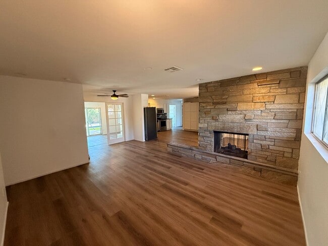 Building Photo - Charming Home in Central Las Vegas