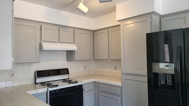 Building Photo - Henderson Home