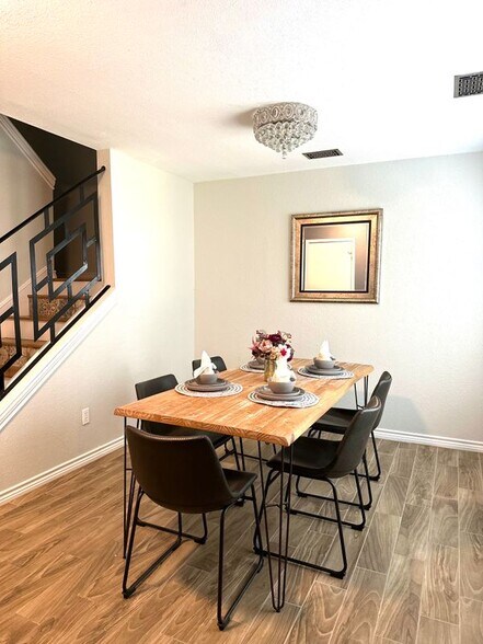 Primary Photo - 1802 N Prairie Ave