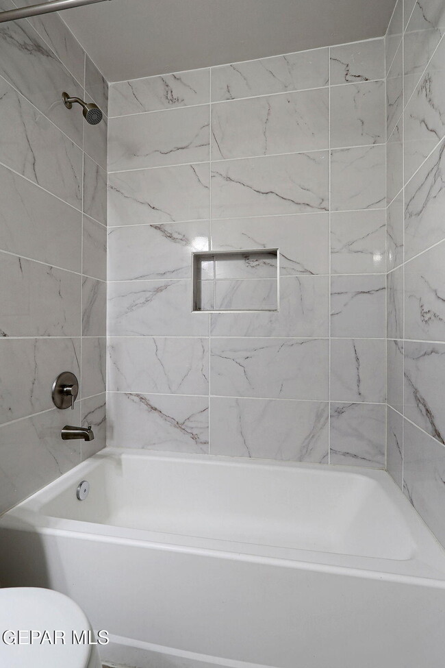 Building Photo - 841 Paseo Drusy Pl