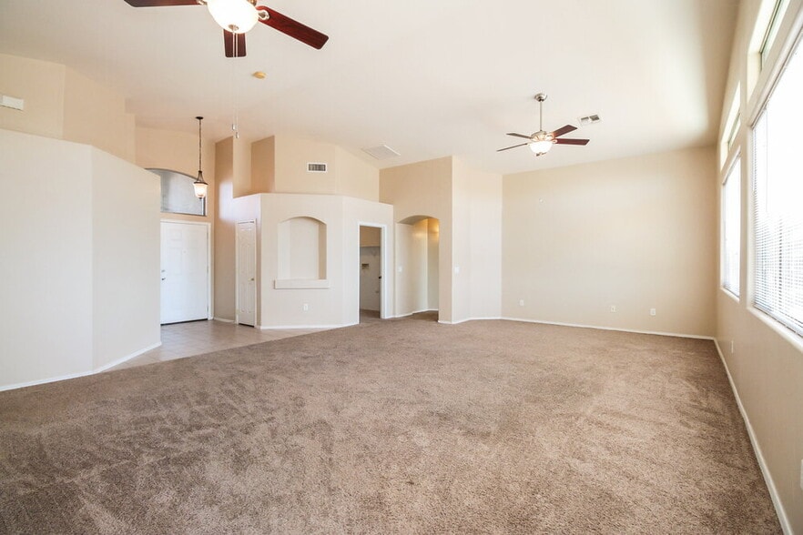 Building Photo - 12465 N Stone Ring Dr