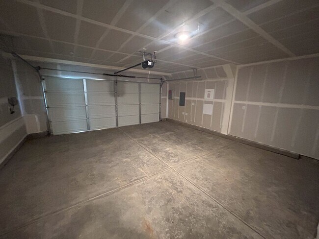 Building Photo - BRAND NEW 3 Bedroom Home for Rent in Redding CA