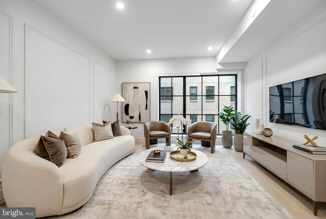 Building Photo - 2121 Ward Pl NW