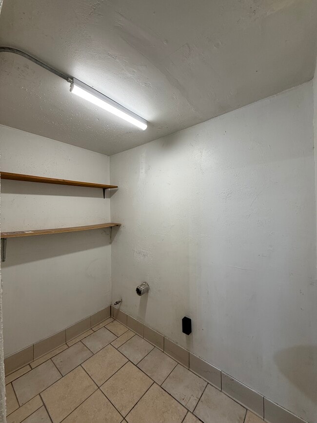 Building Photo - 2834 Montclaire Dr NE
