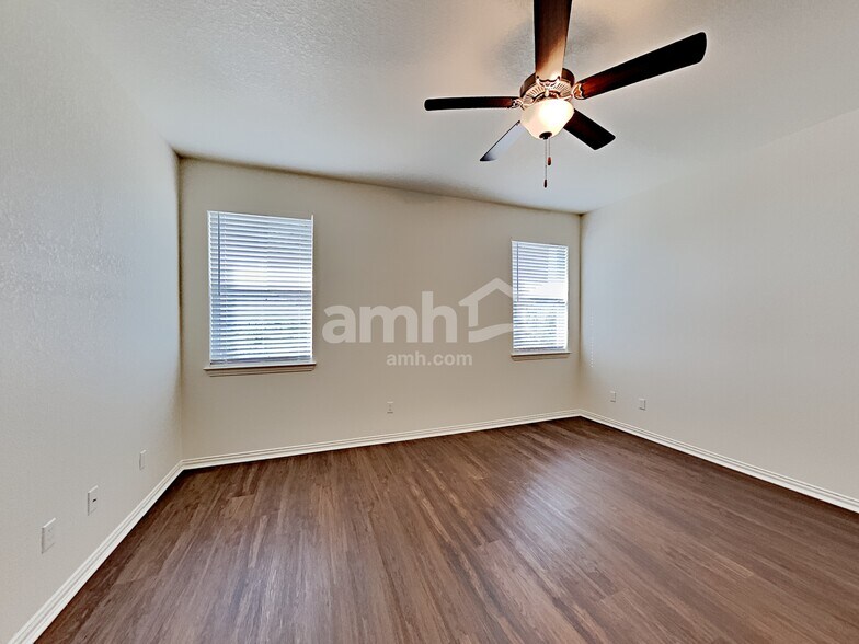 Building Photo - 2706 Lillybrook Ln