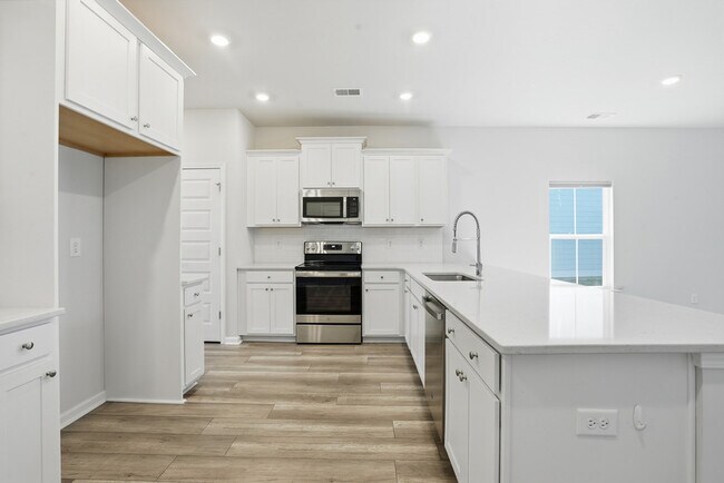 Building Photo - 145 Binscombe Ln