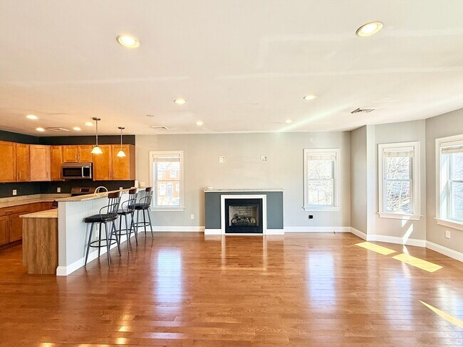 Building Photo - 4 Woodworth St