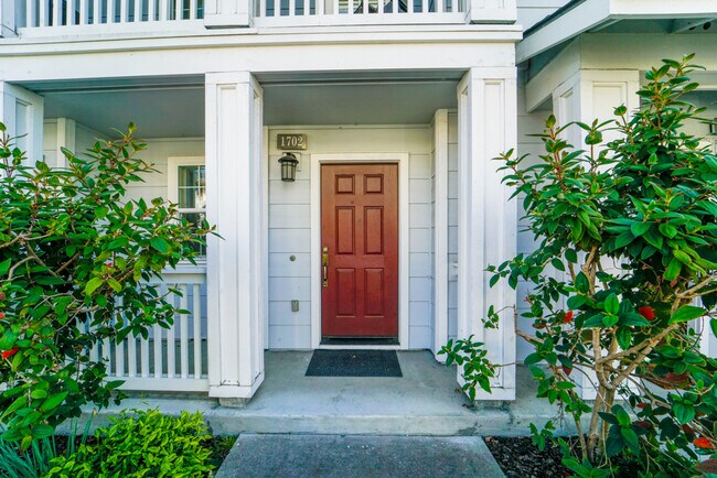 Building Photo - 1702 Northshore Dr