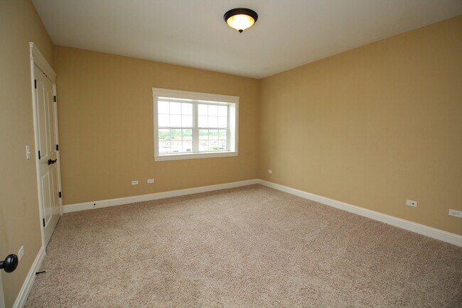 Building Photo - 10765 Clocktower Dr