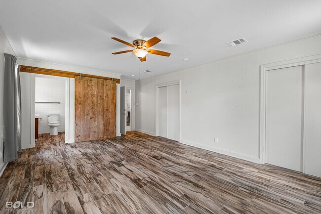 Building Photo - UPDATED MID-CENTURY MODERN HOME WITH SPECIAL CHARACTER