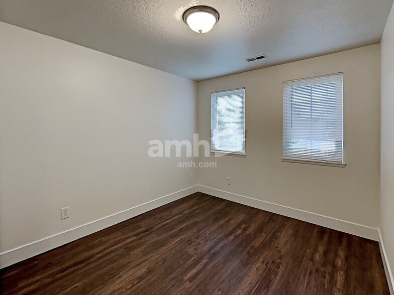 Building Photo - 16986 SW Steele Way