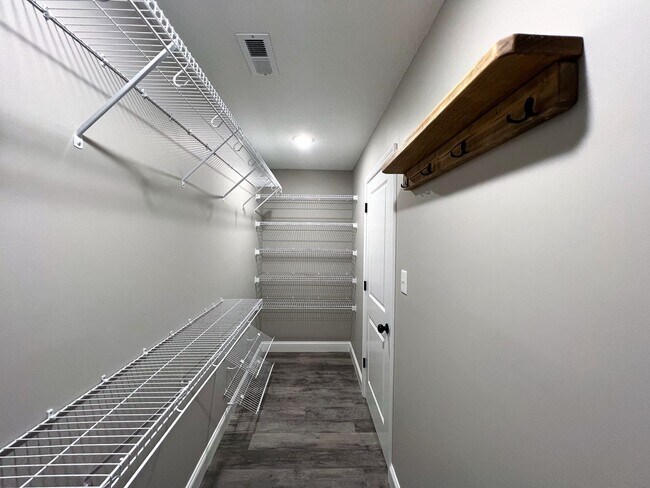 Building Photo - LOCATED IN GIBBS... FANTASTIC 3 BEDROOM HOME!!