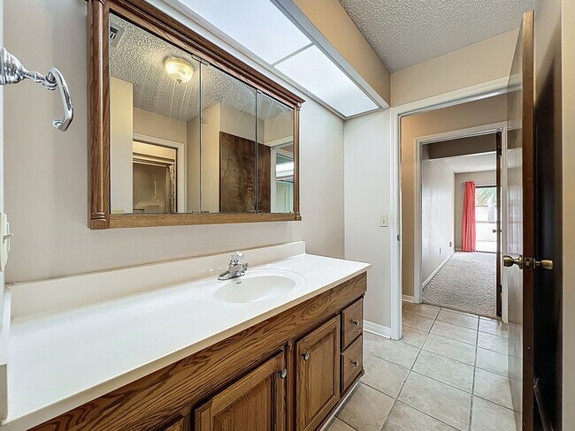 Building Photo - 330 Markley Ct