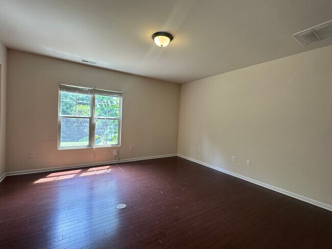 Building Photo - 3 Bedroom/2.5 Bath Brick Townhome in Cary NC