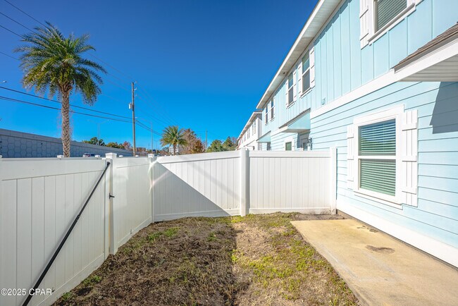 Building Photo - 7472 Shadow Lake Dr