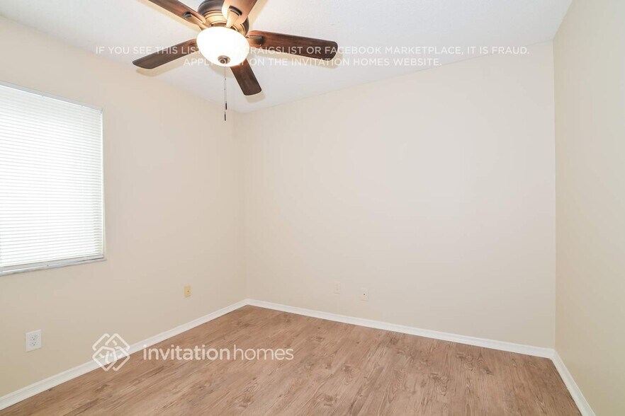 Building Photo - 203 N Lake Ct