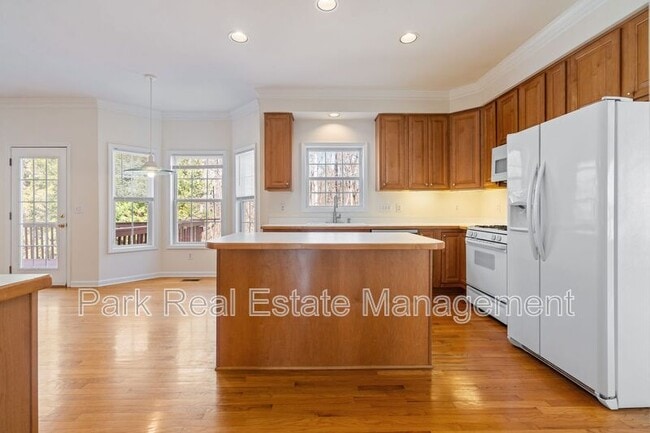 Building Photo - 420 New Parkside Dr