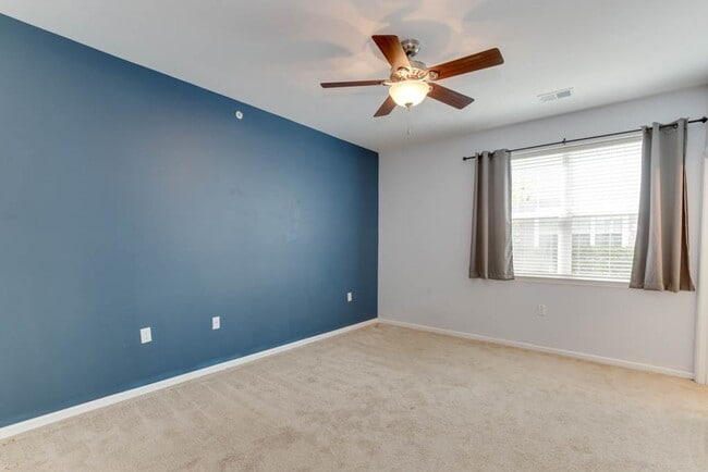 Building Photo - Discover this BEAUTIFUL 2-bedroom home in the sought-after Western Branch area!