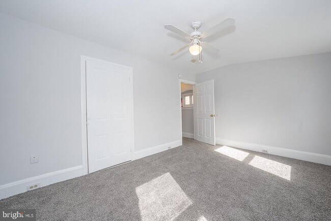 Building Photo - 217 Dupont St