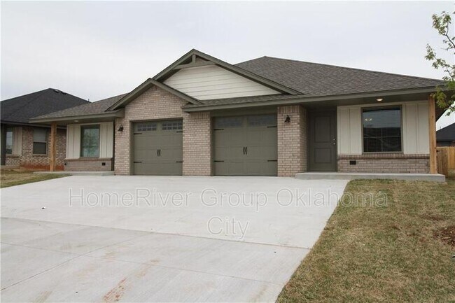 Primary Photo - 421 Summit Ridge Dr