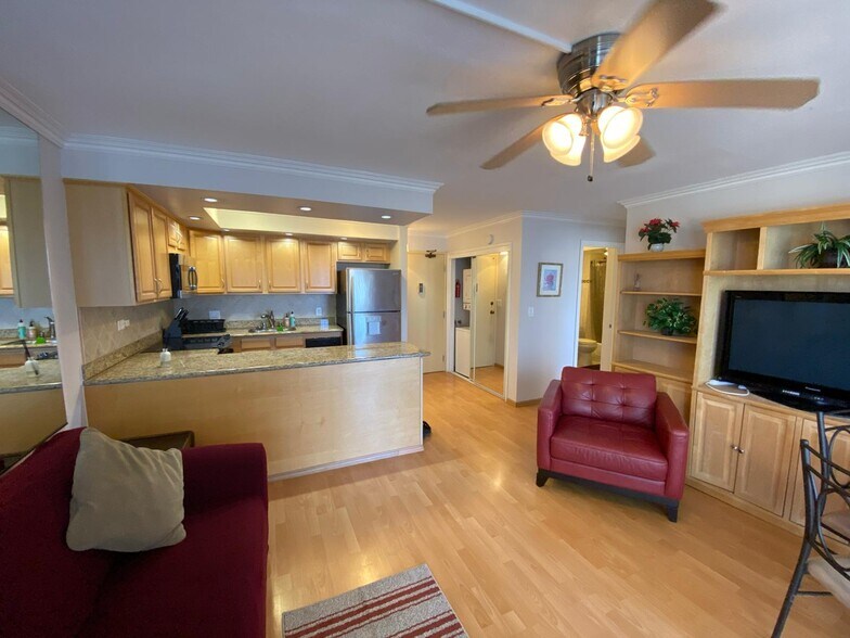 Building Photo - 2140 Kuhio Ave.