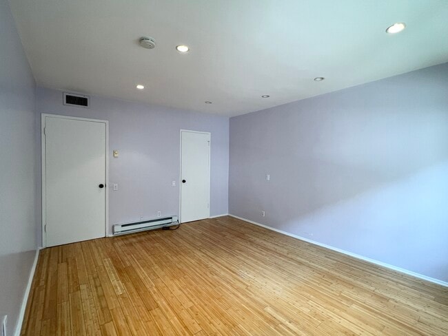 Building Photo - 1015 N Kings Rd