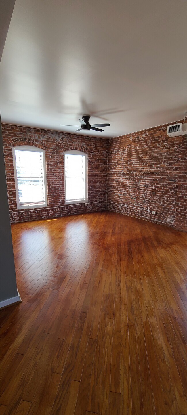 Building Photo - 432 E Rich St