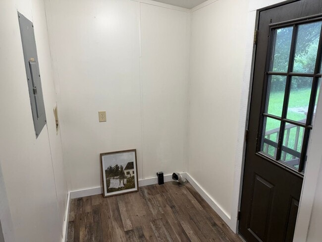 Building Photo - Move-In Ready 3/2 Home With Modern Upgrades & Country Charm