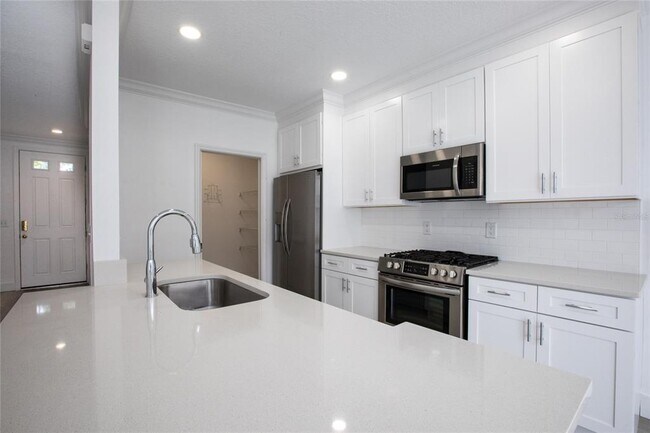 Building Photo - 10005 Bentley Way