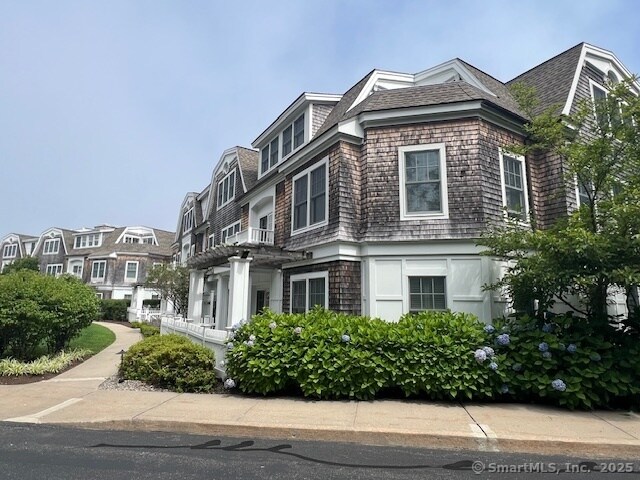 Building Photo - 103 Main St